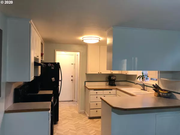 Eugene, OR 97404,832 SILVER LN