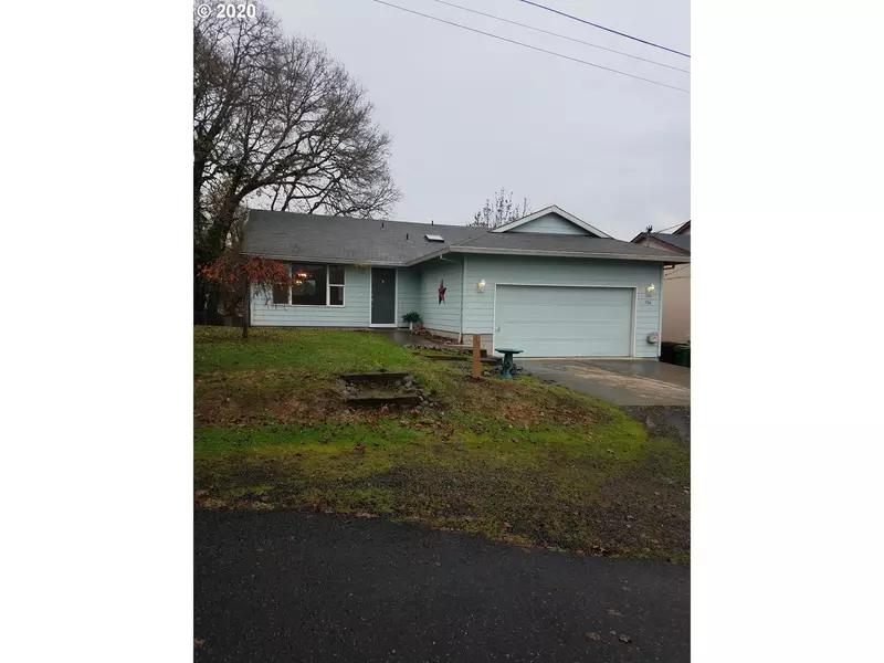 324 S 13TH ST, St Helens, OR 97051