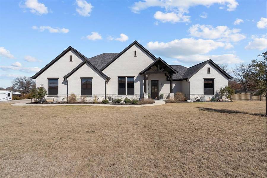 2004 Forest Bluff Trail, Azle, TX 76020