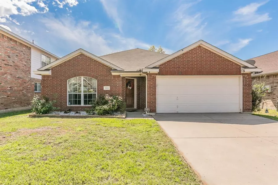 3928 Rochester Drive, Fort Worth, TX 76244