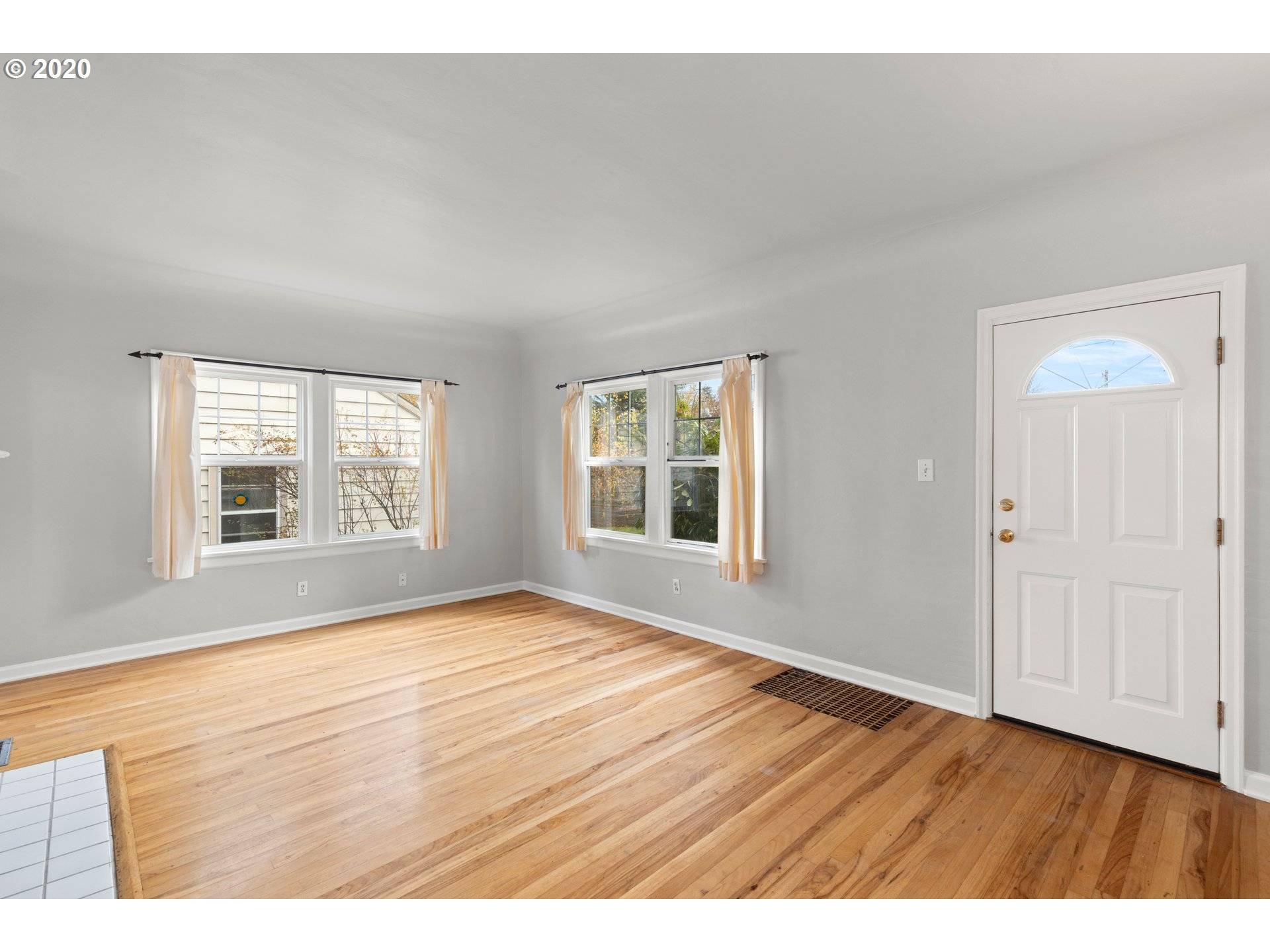 Portland, OR 97216,8719 SE ALDER ST