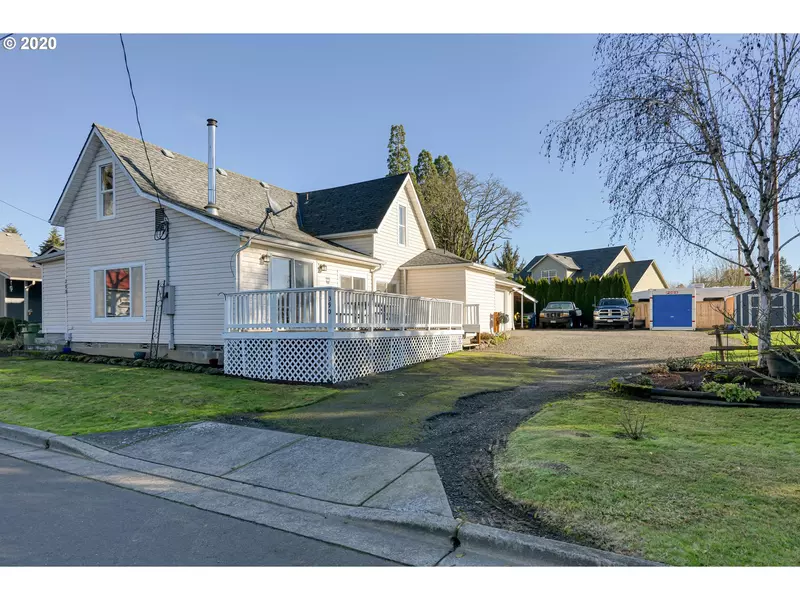 390 LEO ST, Mt Angel, OR 97362