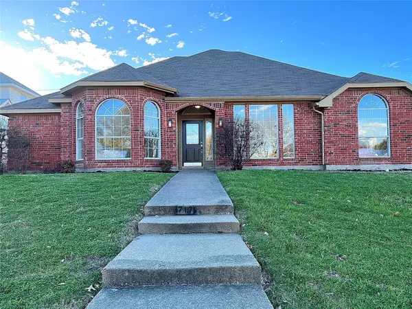 717 Bridle Drive,  Desoto,  TX 75115