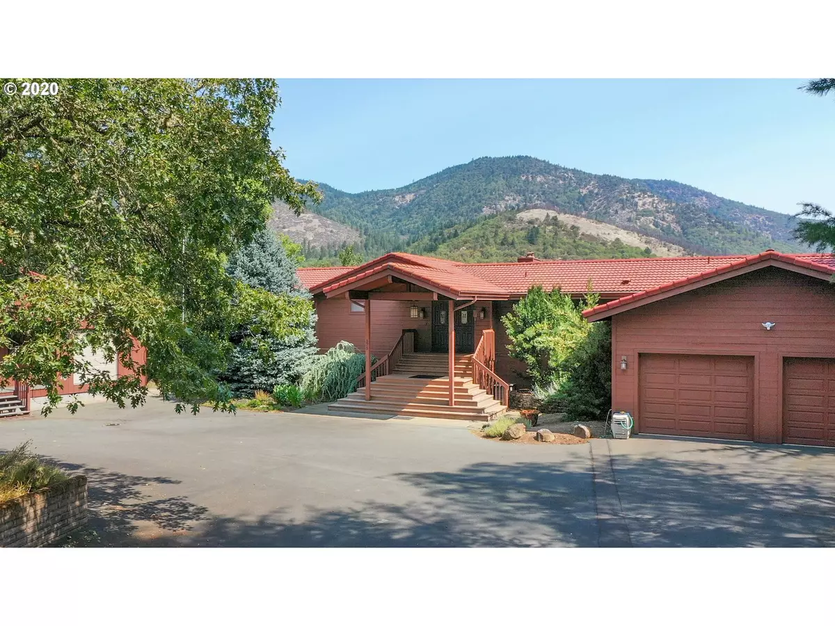 Grants Pass, OR 97527,175 ROYAL VIEW LN