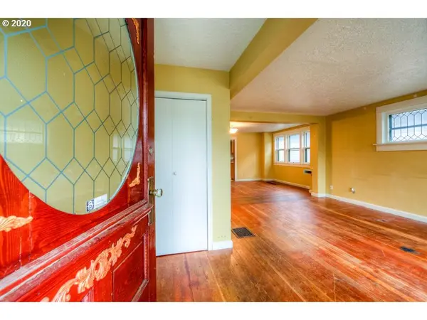 5416 SE RHONE ST, Portland, OR 97206