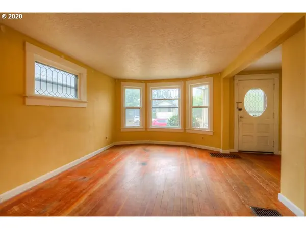 5416 SE RHONE ST, Portland, OR 97206