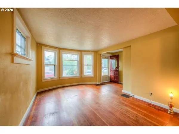 5416 SE RHONE ST, Portland, OR 97206