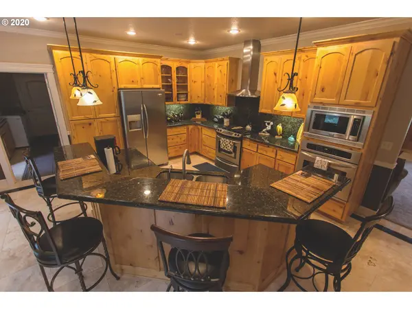 75990 RESERVOIR RD, Cottage Grove, OR 97424