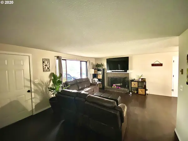 1030 DONDEA ST, Springfield, OR 97478