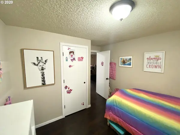 1030 DONDEA ST, Springfield, OR 97478