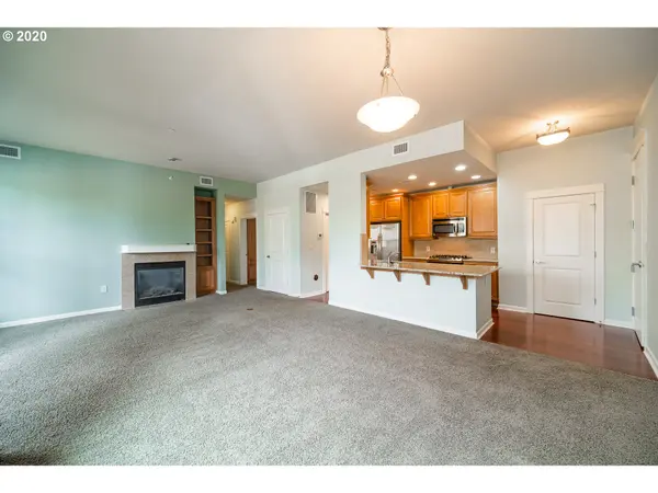 11703 SE CRESTED EAGLE LN #E2, Happy Valley, OR 97086