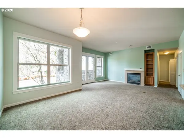 11703 SE CRESTED EAGLE LN #E2, Happy Valley, OR 97086