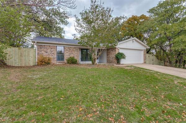 350 Woodhill Way Court, Azle, TX 76020