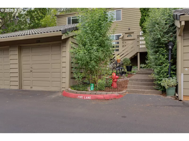 320 CERVANTES CIR #12B, Lake Oswego, OR 97035