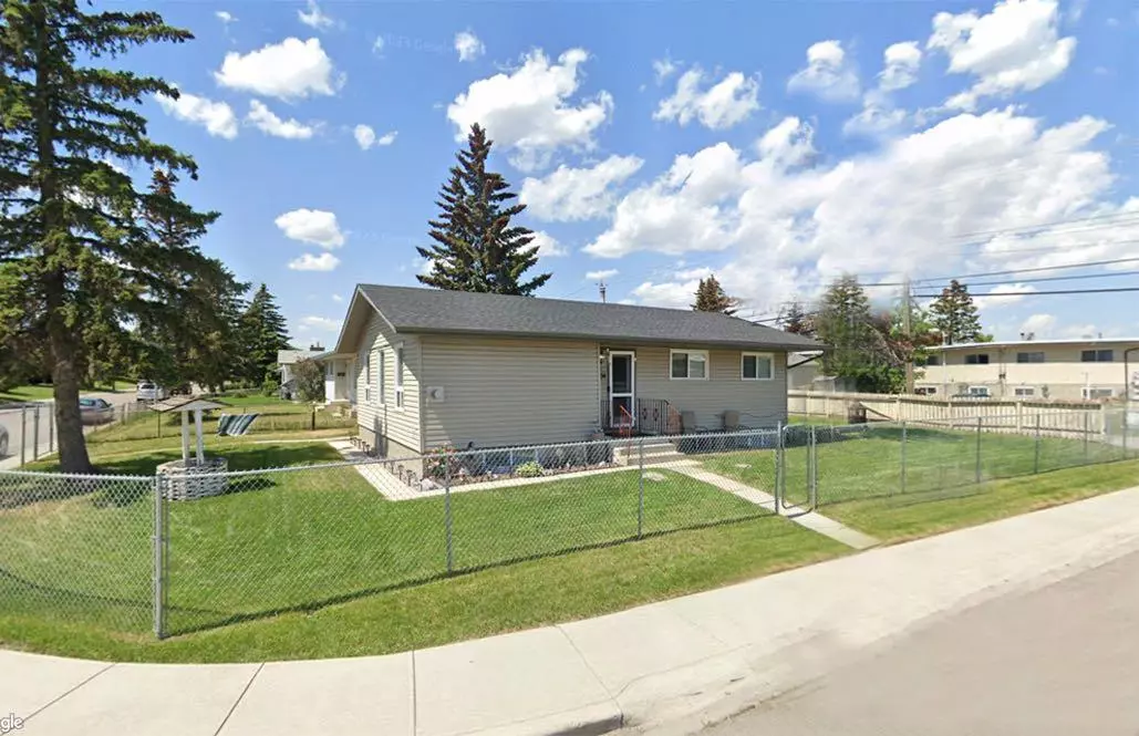 Calgary, AB T2A2H7,1004 Penrith CRES SE