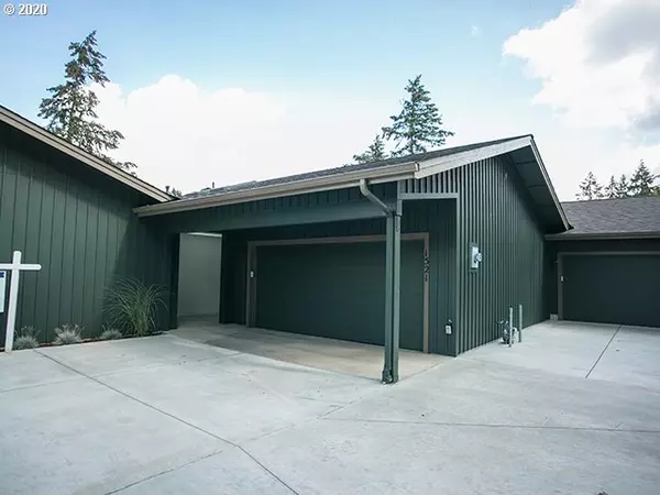 1521 BRAEMAN VILLAGE, Eugene, OR 97405