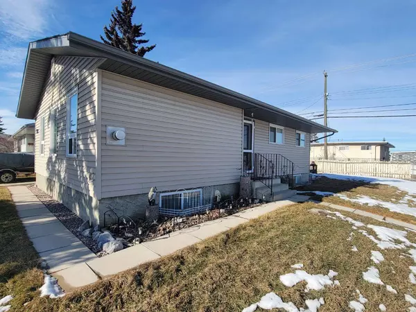 Calgary, AB T2A2H7,1004 Penrith CRES SE