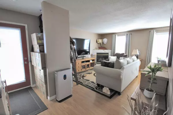 Calgary, AB T2A2H7,1004 Penrith CRES SE