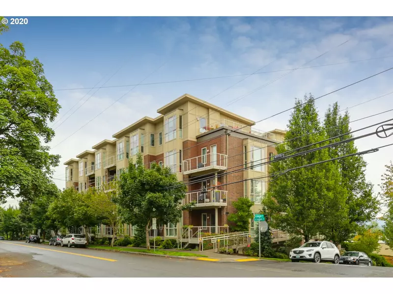 4280 S CORBETT AVE #305, Portland, OR 97239