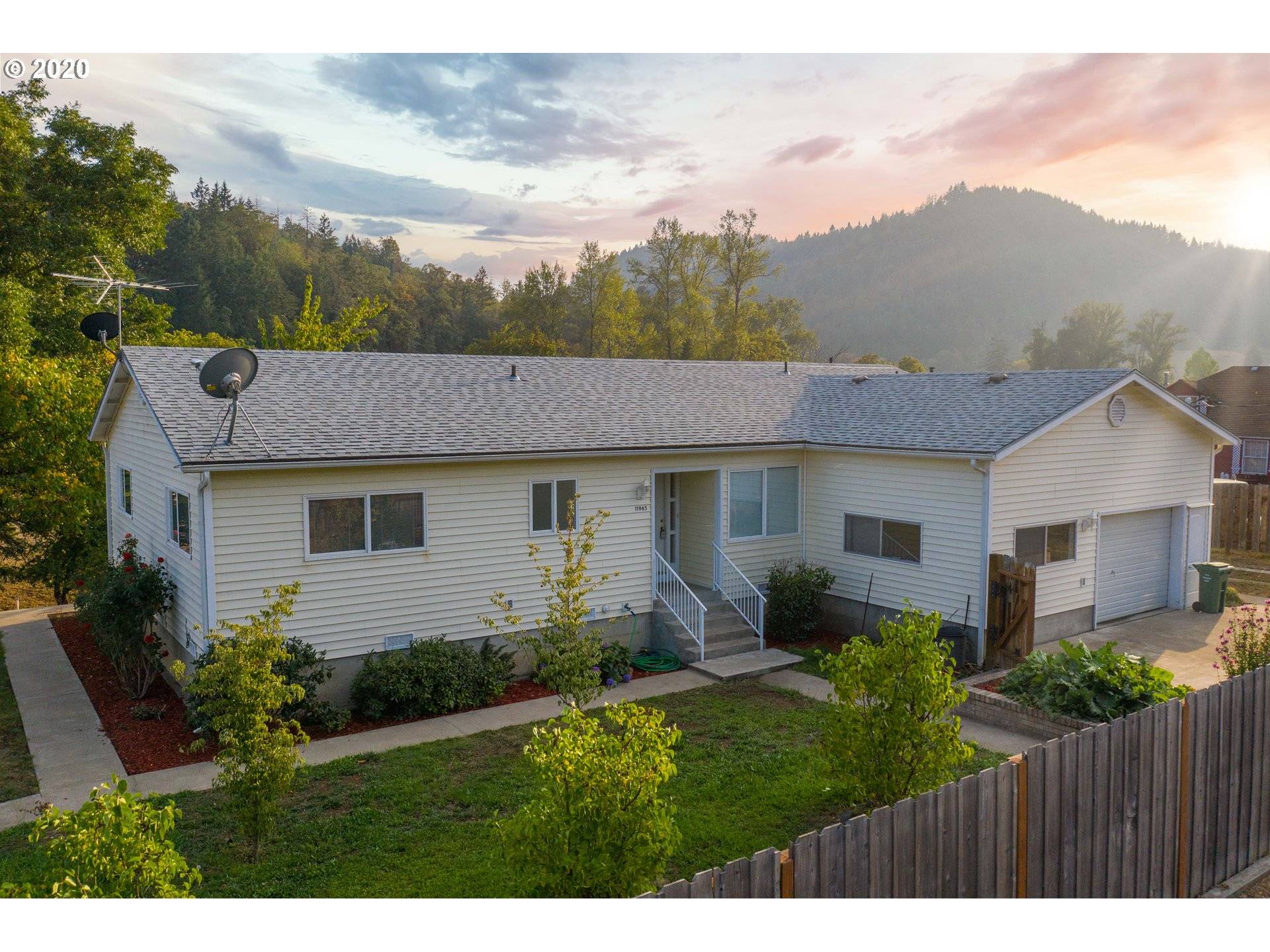 11965 OLD HIGHWAY 99 SOUTH, Myrtle Creek, OR 97457