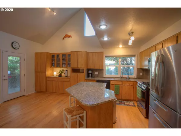 Hillsboro, OR 97124,460 NE TINA CT