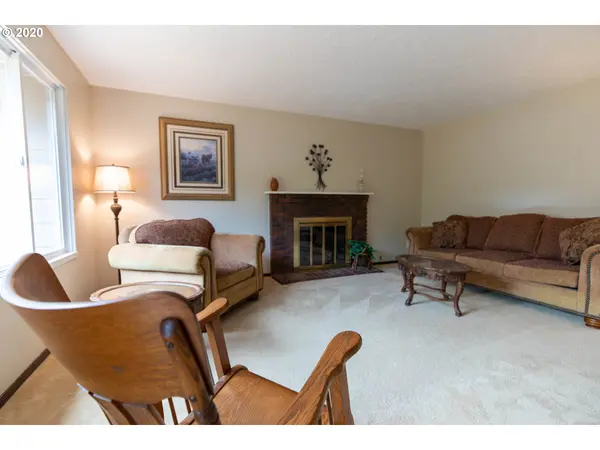 Gresham, OR 97080,366 SW WALLULA CT