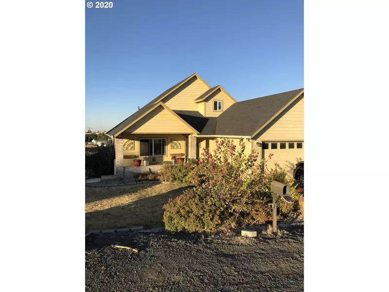 305 W MILL ST, Weston, OR 97886