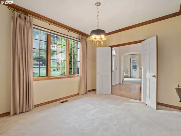 Lake Oswego, OR 97034,17970 MEADOWLARK LN