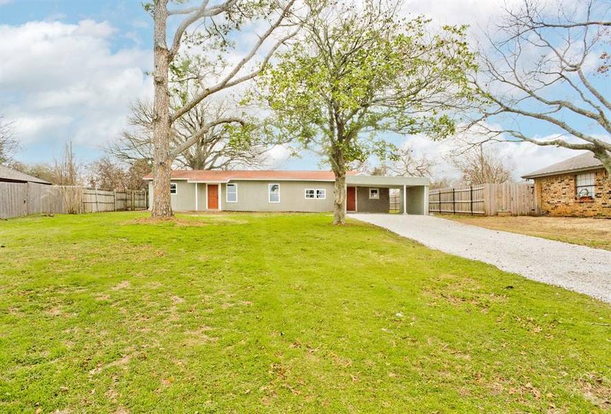 717 Wood Lane, Azle, TX 76020