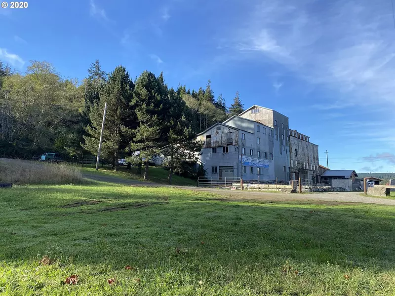 92240 NORTH BANK LN, Coquille, OR 97423