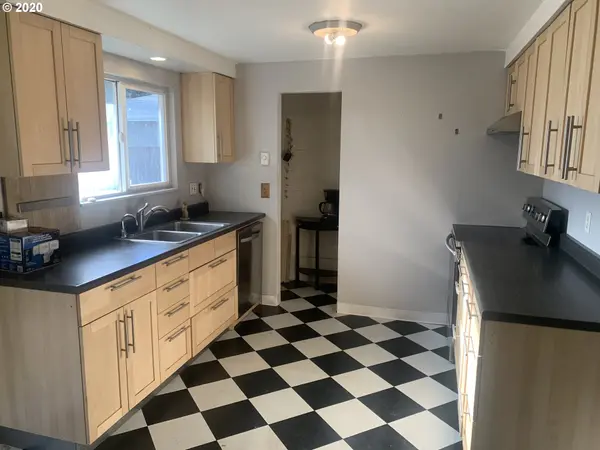 2010 MYERS RD, Eugene, OR 97401