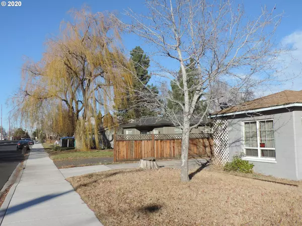 Redmond, OR 97756,956 SW 15TH ST