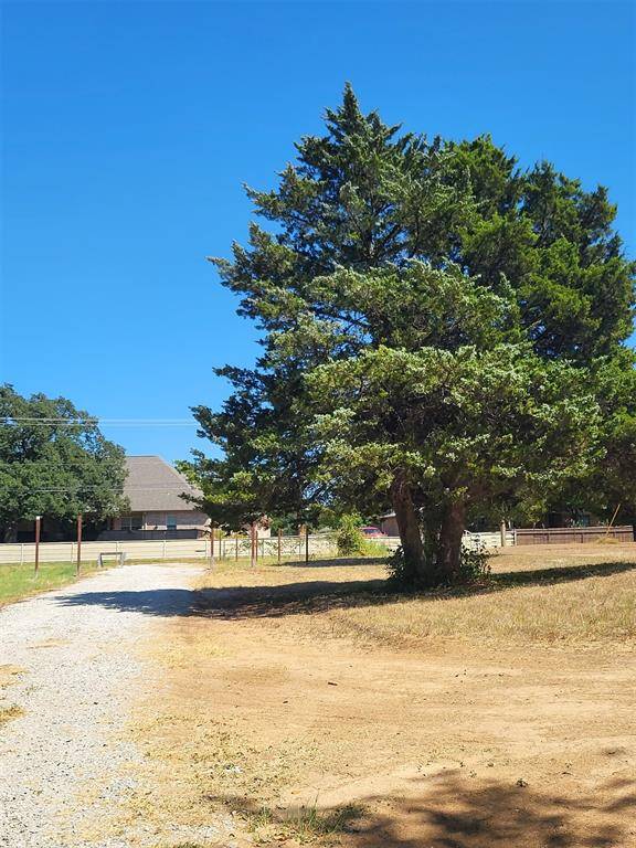 412 S wickham Street,  Alvord,  TX 76225