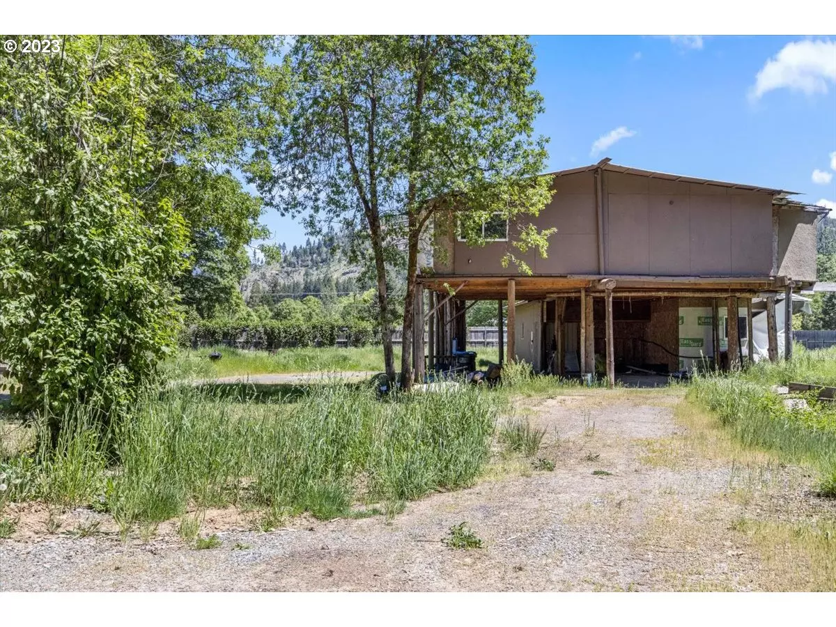 Selma, OR 97538,294 Thompson Creek DR