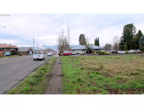 1411 E McAndrews RD, Medford, OR 97504