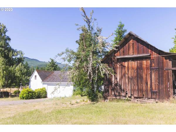 39935 Layng Creek RD,  Dorena,  OR 97434