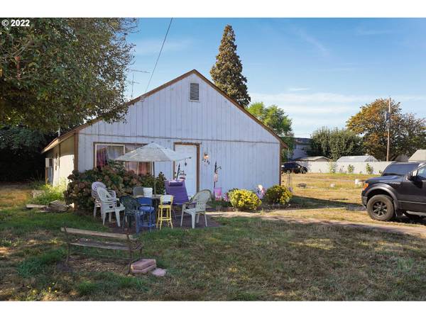 2240 FERRY ST, Albany, OR 97322