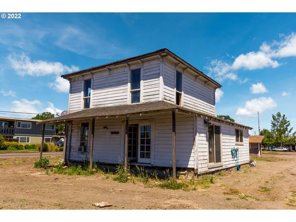 315 FOUNTAIN ST, Harrisburg, OR 97446