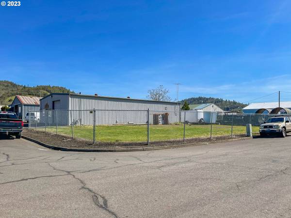 Roseburg, OR 97470,225 NE BOGARD ST