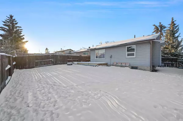 Calgary, AB T3K 2B9,28 Bernard WAY NW