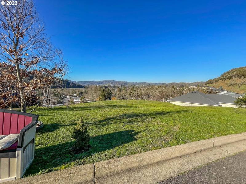 448 NORTH VIEW DR, Roseburg, OR 97470