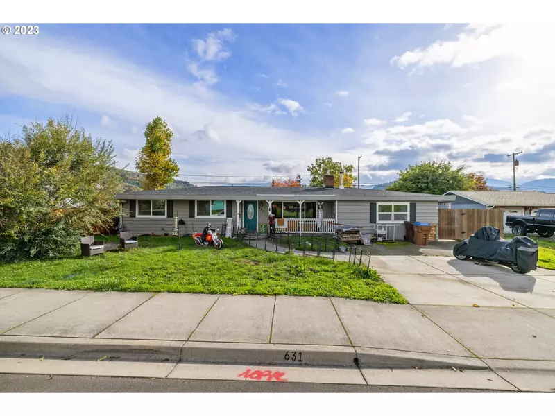 631 E 4TH AVE, Riddle, OR 97469