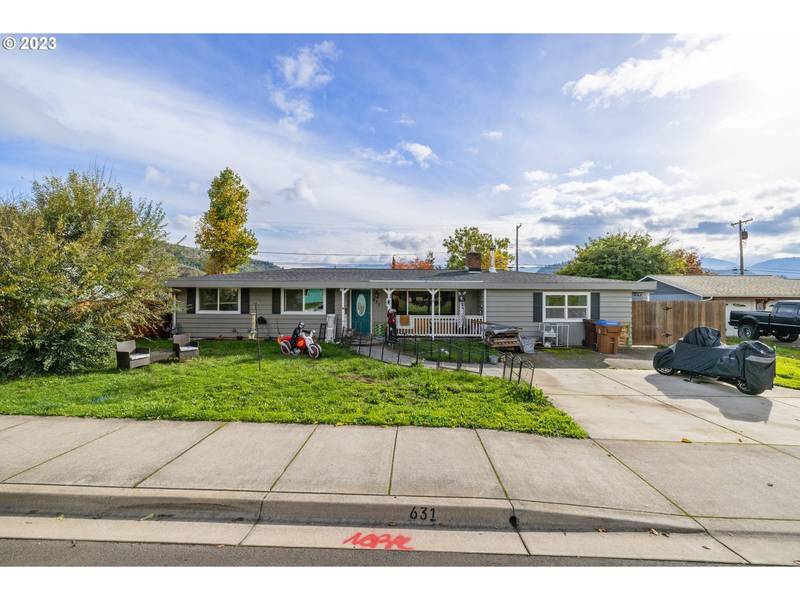 631 E 4TH AVE, Riddle, OR 97469