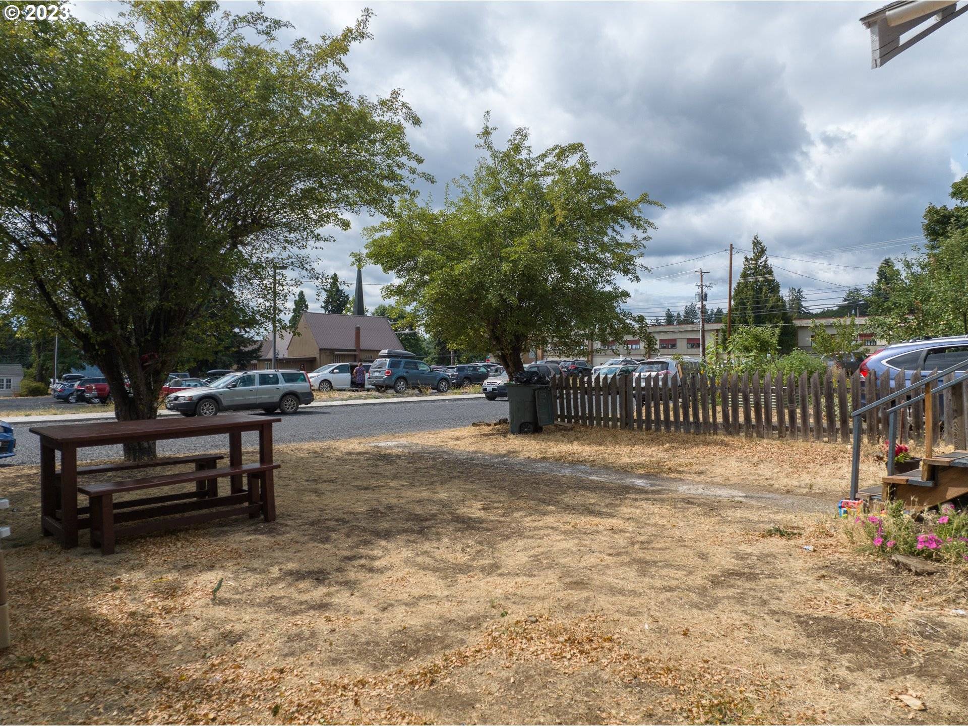 White Salmon, WA 98672,176 NE HOOD ST