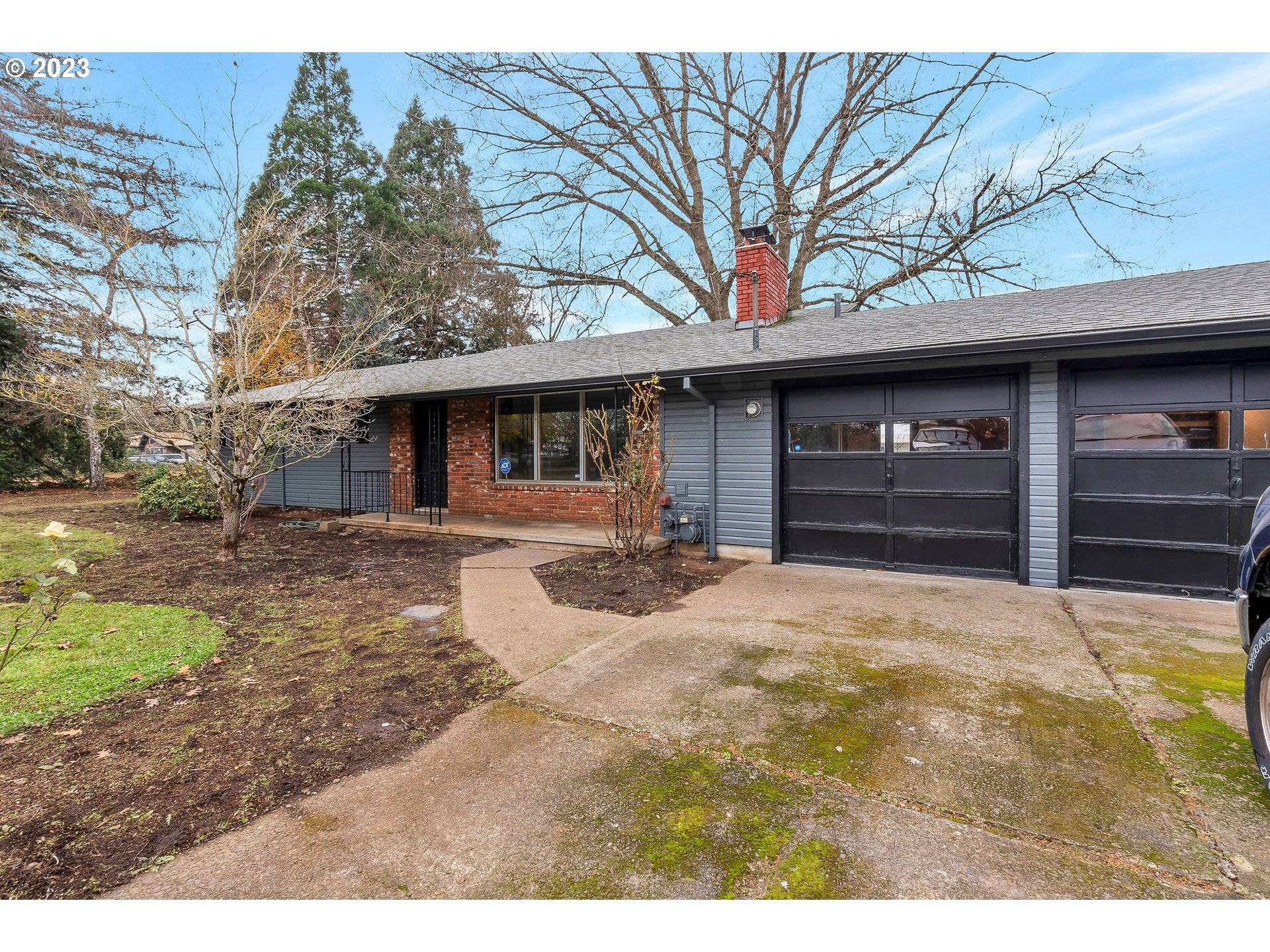 17511 BOONES FERRY RD, Hubbard, OR 97032