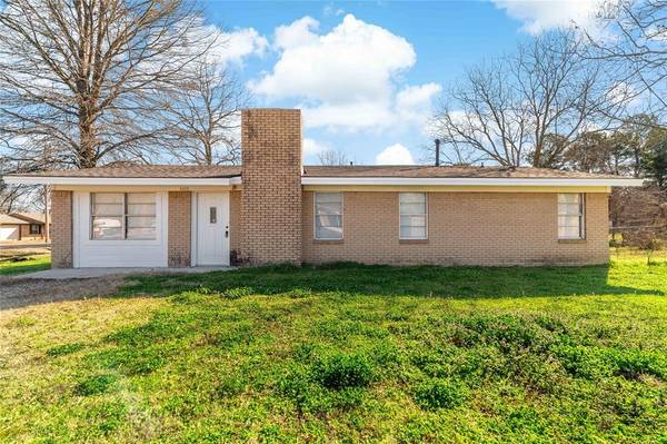 605 S Bois D Arc Street #D, Blossom, TX 75416