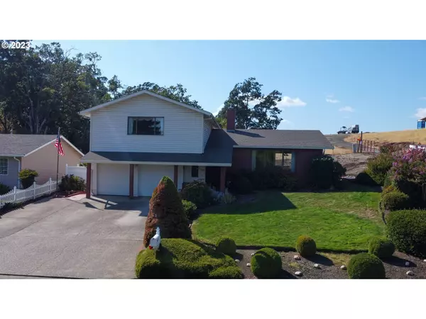 2196 NW ANDREA ST, Roseburg, OR 97471