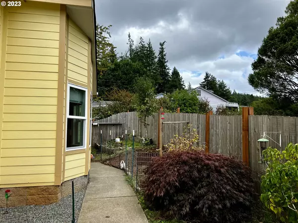 Coquille, OR 97423,794 E 11TH PL