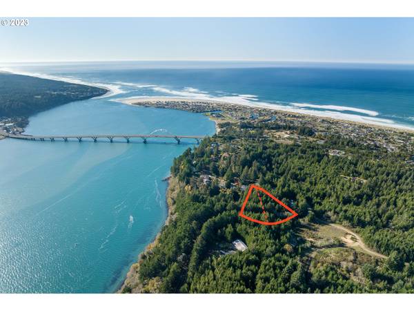 Waldport, OR 97394,715/725 NW HIGHLAND CIR