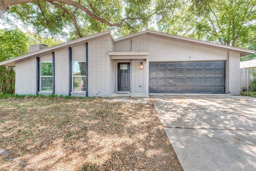 700 Foxford Trail, Arlington, TX 76014